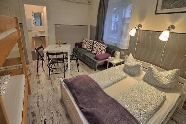 Boutique Family House La Mini-hôtel 2*